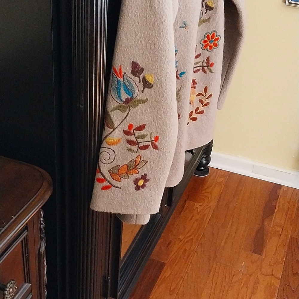 Embroidered Siberian jacket - Picture 4 of 10